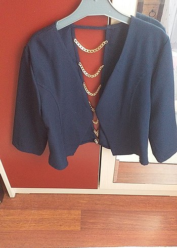 Zincir Detaylı Kısa Mavi Kadın Blazer