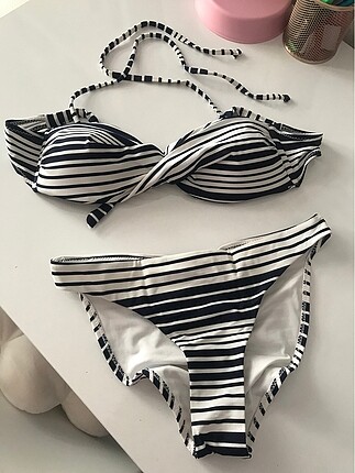 Çizgili bikini takımı