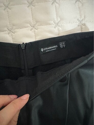 Stradivarius stradivarius siyah deri şort etek