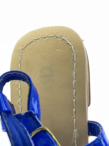 37 Beden çeşitli Renk PreLoved Sandalet %70 İndirimli.