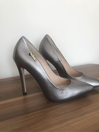 Metalik stiletto