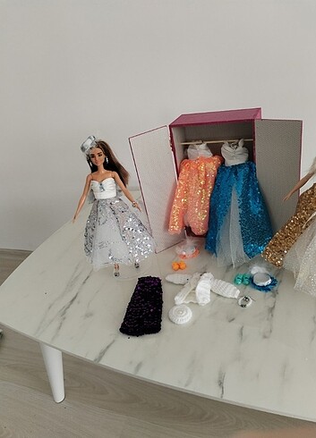 Beden Barbie uyumlu 4 set elbise + örgü hırka bere