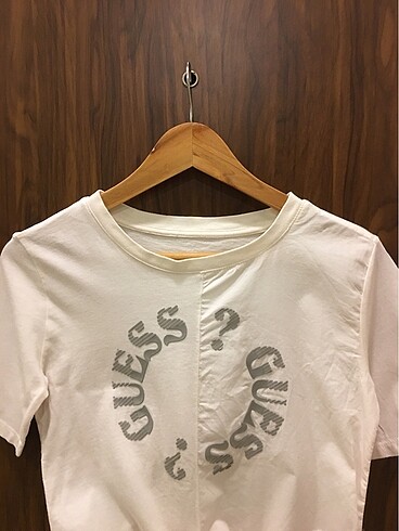 xs Beden beyaz Renk Guess tshirt
