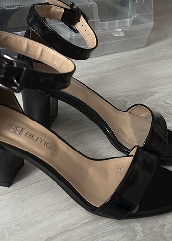 Kadın Siyah Topuklu Deri Sandalet - Görsel 2