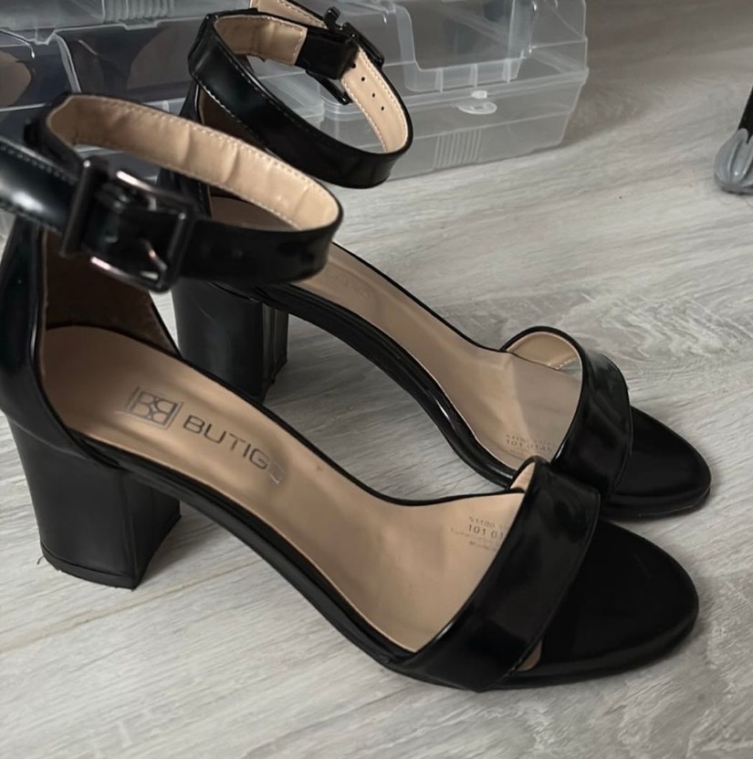 Kadın Siyah Topuklu Deri Sandalet - Görsel 2