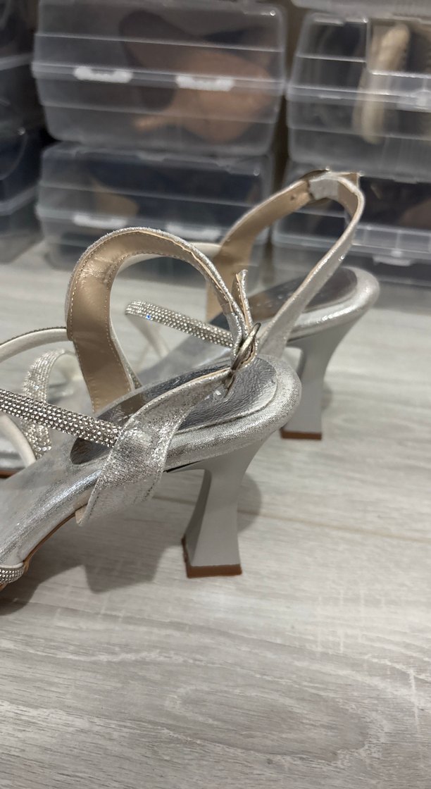 Gri parlak taşlı Metal Topuklu Kadın Ayakkabı - Görsel 2