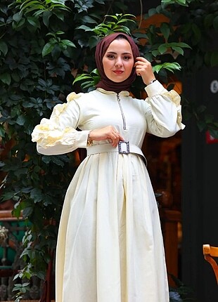 42 Beden Yarım Fermuarlı Fırfırlı Elbise Krem 