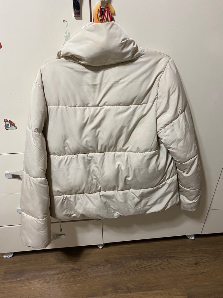 Beyaz Puff Mont, Yüksek Yakalı, Uzun Kollu - Görsel 3