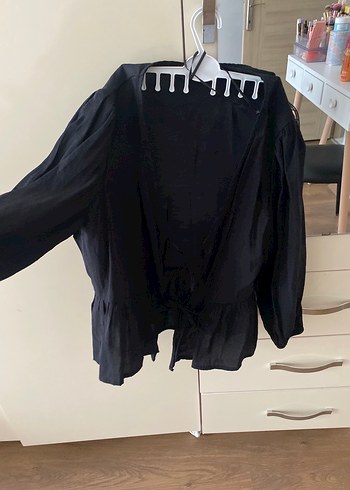 Uzun Kollu Siyah V Yaka Keten Bluz - Görsel 4