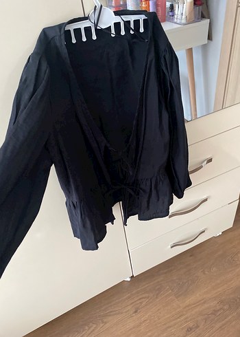 Uzun Kollu Siyah V Yaka Keten Bluz - Görsel 3