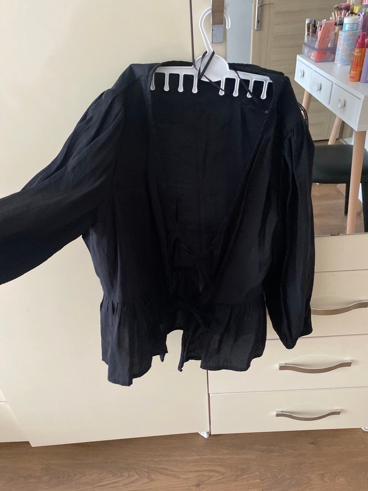 Uzun Kollu Siyah V Yaka Keten Bluz - Görsel 4