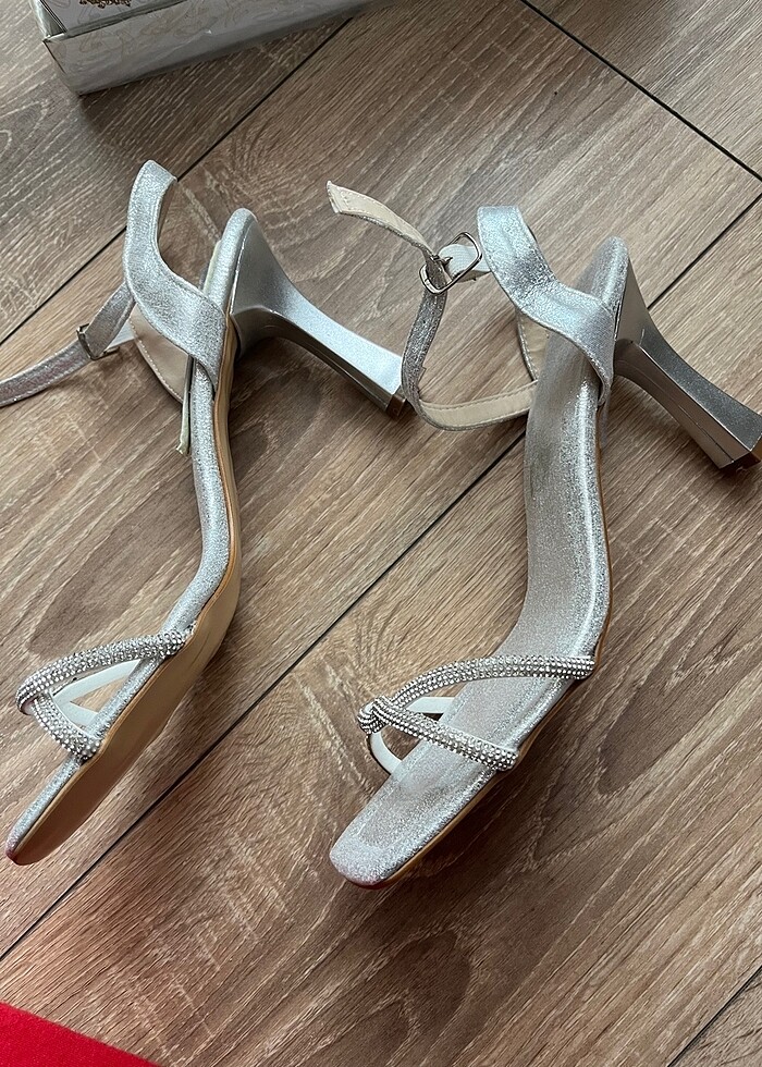 Topuklu ayakkabı - Görsel 3