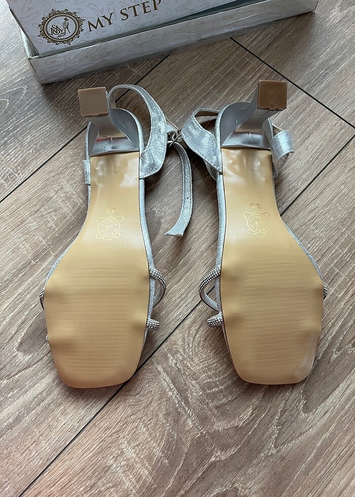 Topuklu ayakkabı - Görsel 4