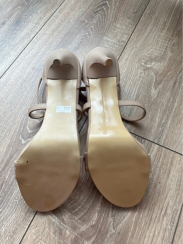 Deri topuklu ayakkabı - Görsel 4
