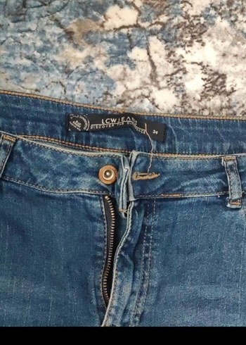 LC Waikiki Düğmeli Dökümlü Mavi Mini Denim Şort