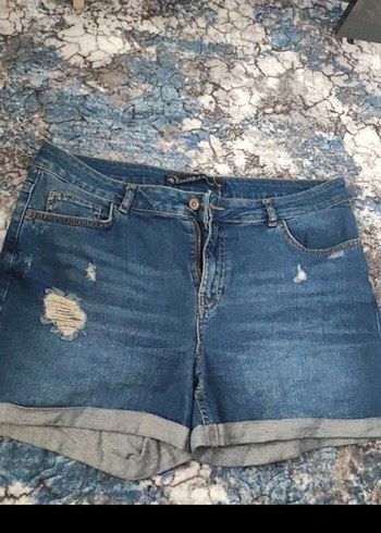 Düğmeli Dökümlü Mavi Mini Denim Şort