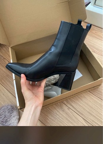 Zara Sik Siyah Deri Bilek Bot