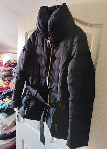 Kemerli Siyah Kadın Kışlık Mont