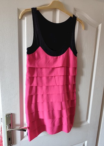 Pembe Kat Kat Fırfırlı Kolsuz Elbise