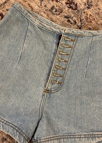 Düğmeli Mini Denim Şort - Görsel 2