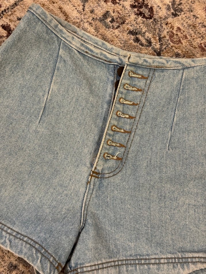 Düğmeli Mini Denim Şort - Görsel 2