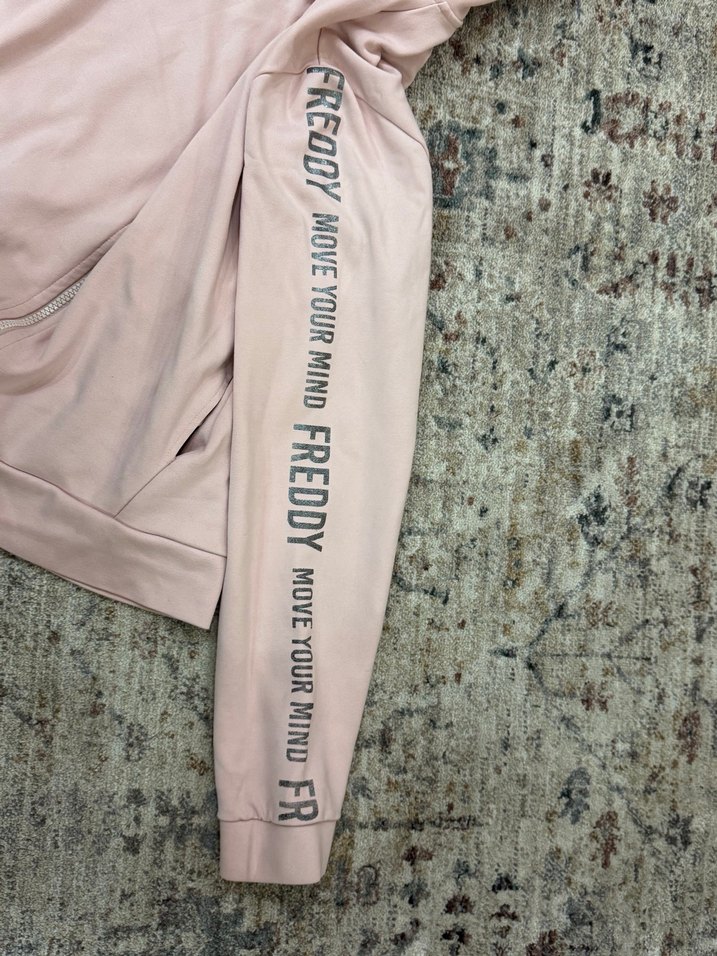 Pembe kapüşonlu - Görsel 4