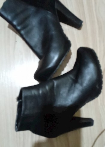 Siyah Deri Tokalı Stiletto Topuklu Bot - Görsel 2