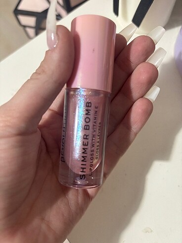 Revolutıon lip gloss