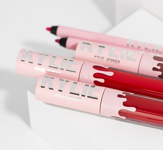 Beden Kylie Cosmetics Matte Lip Kit