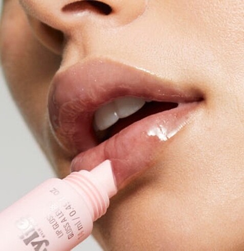 Beden pembe Renk Kylie cosmetics gloss drip