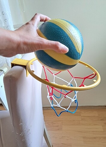 Oyuncak basketbol potası ve topu