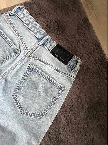 32 Beden Stradivarius d98 jean