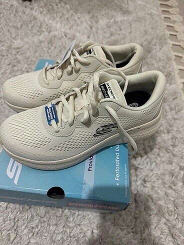 Skechers yüksek taban bej rengi spor ayakkabı