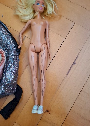 Parlak Altın Renkli Oyuncak Bebek - Görsel 4