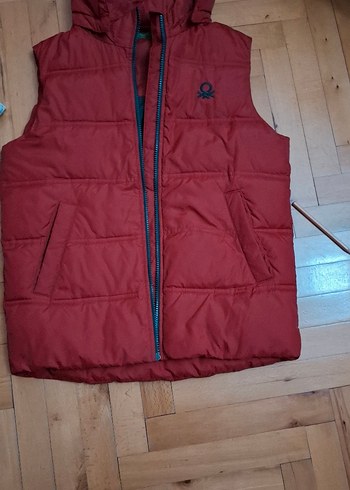 Koyu Kırmızı Kapüşonlu  Yelek - Görsel 2