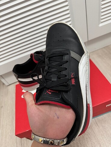 42 Beden siyah Renk Puma spor ayakkabı