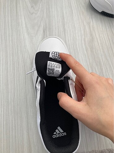 37,5 Beden Adidas Kadın Spor Ayakkabı