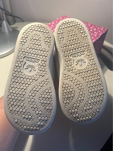 24 Beden Stan Smith Sneakers