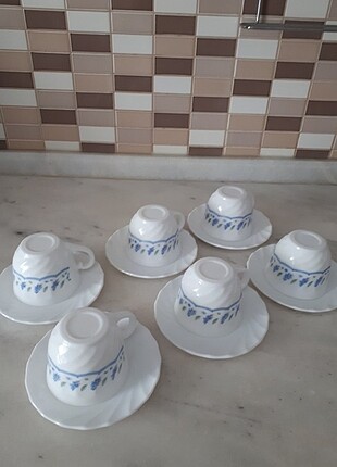Çay fincanı takımı bir adet kitap 