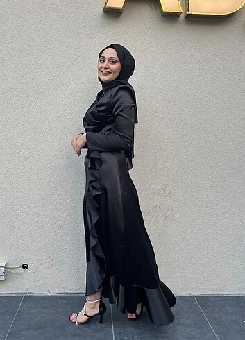 38 Beden siyah Renk siyah fırfırlı elbise saten