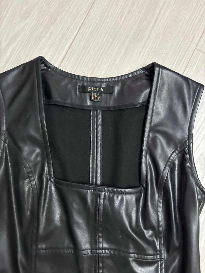 Siyah Deri Görünümlü Midi Elbise - Görsel 3