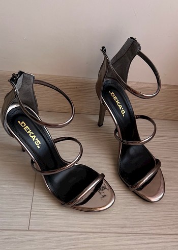 Kahverengi Metal Tokalı İnce Topuklu Kadın Ayakkabı - Görsel 2