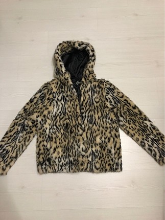Kısa tüylü leopar kürk mont