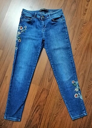 Lc Waikiki yanı çiçek desenli jean 