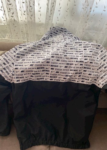 Nike Erkek Siyah Baskılı Yağmurluk