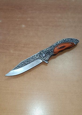 Kahverengi Ahşap Saplı Oymalı Katlanır Bıçak
