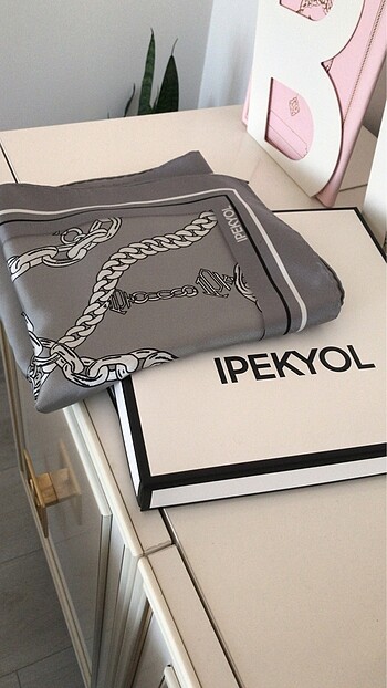 İpekyol eşarp