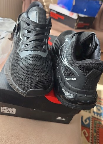 42 Beden NİKE ZOOM Siyah Gri Erkek Spor.Harıka kumaş ve taban