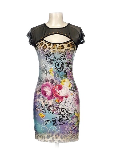 PreLoved Kısa Elbise %70 İndirimli.