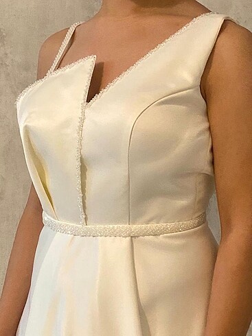 Beyaz midi boy elbise